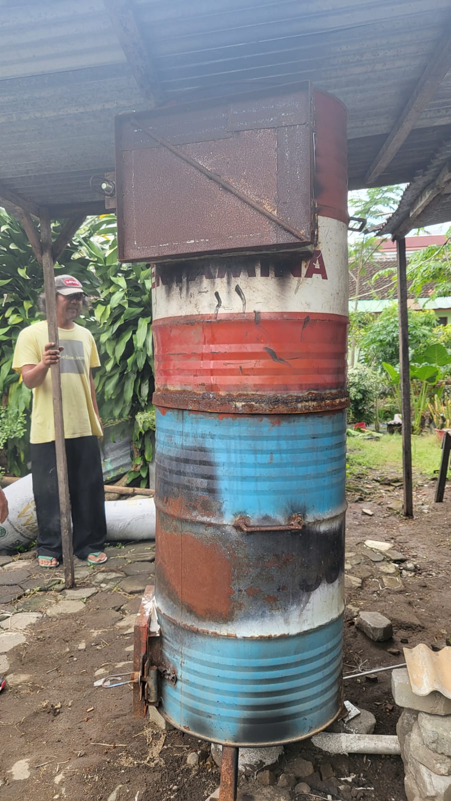 Uji Coba Incenerator Pengolah Sampah Karya Karang Taruna Kelurahan Gowongan